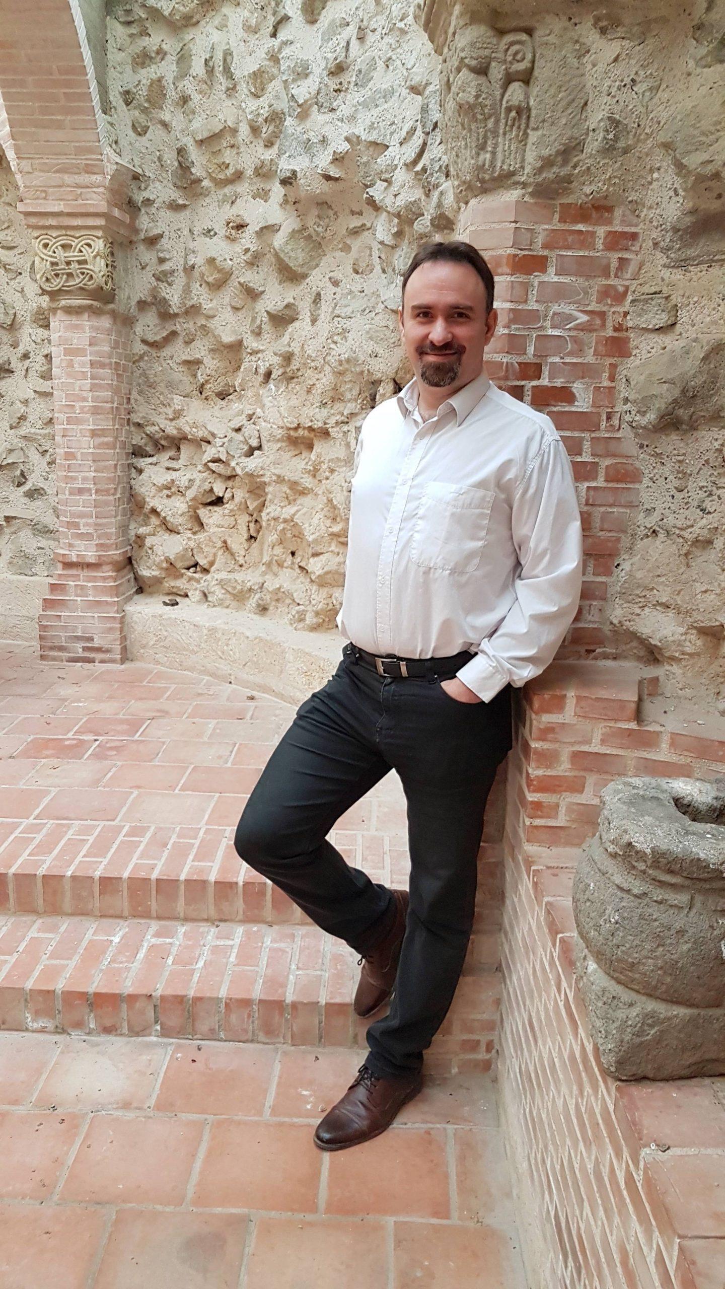 Dr. Csanádi Viktor Holló